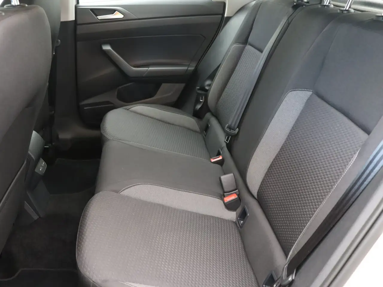 Volkswagen Polo Life 1.0 / App-Connect, LED, SHZ, PDC, DAB+ — Galería del vehículo 15