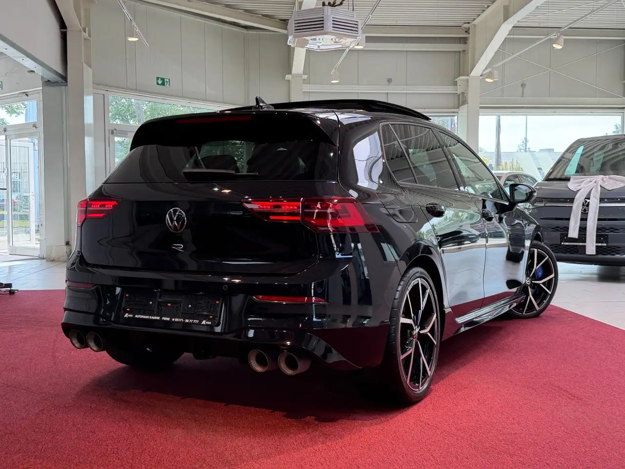 Volkswagen Golf 2.0 TSI 4Motion DSG R *LED*Virtual*Pano* — Vehicle gallery 4