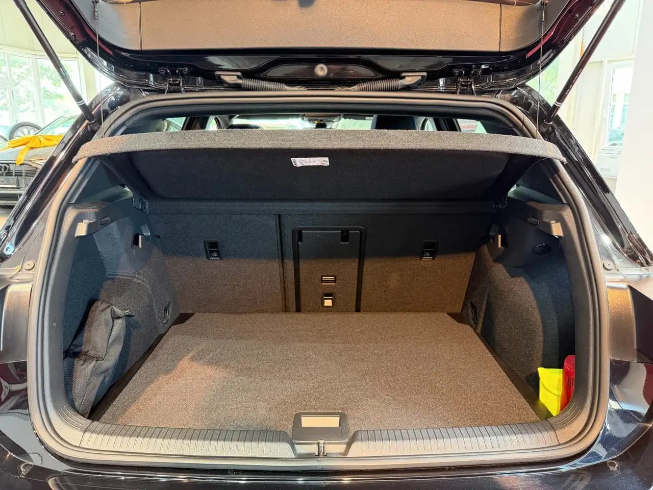 Volkswagen Golf 2.0 TSI 4Motion DSG R *LED*Virtual*Pano* — Vehicle gallery 5