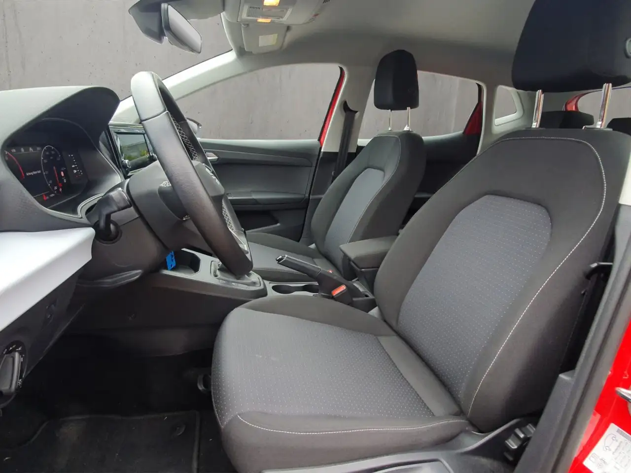 SEAT Ibiza 1.0 TSI Style Allwetterreifen Full Link — معرض صور السيارة 9