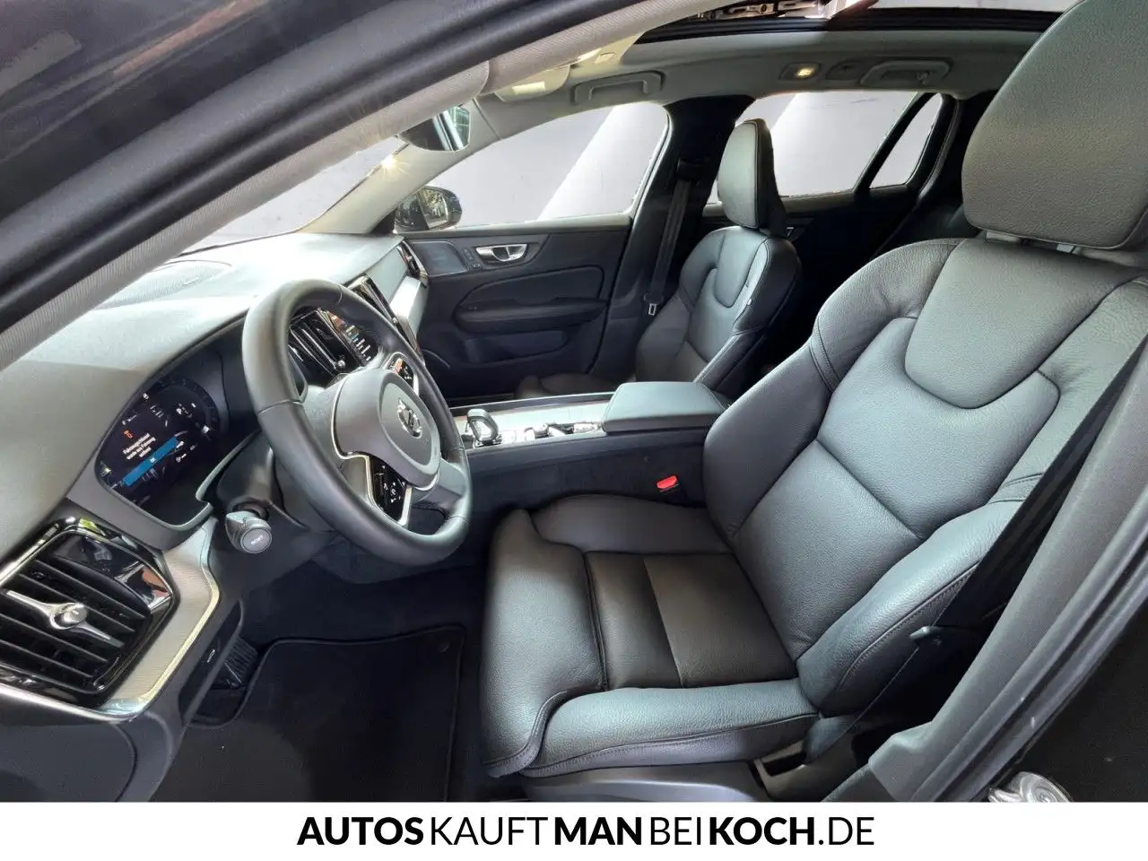 Volvo V60 B4 Benzin Plus Dark ACC BLIS H/K PANO 360° — Galería del vehículo 7