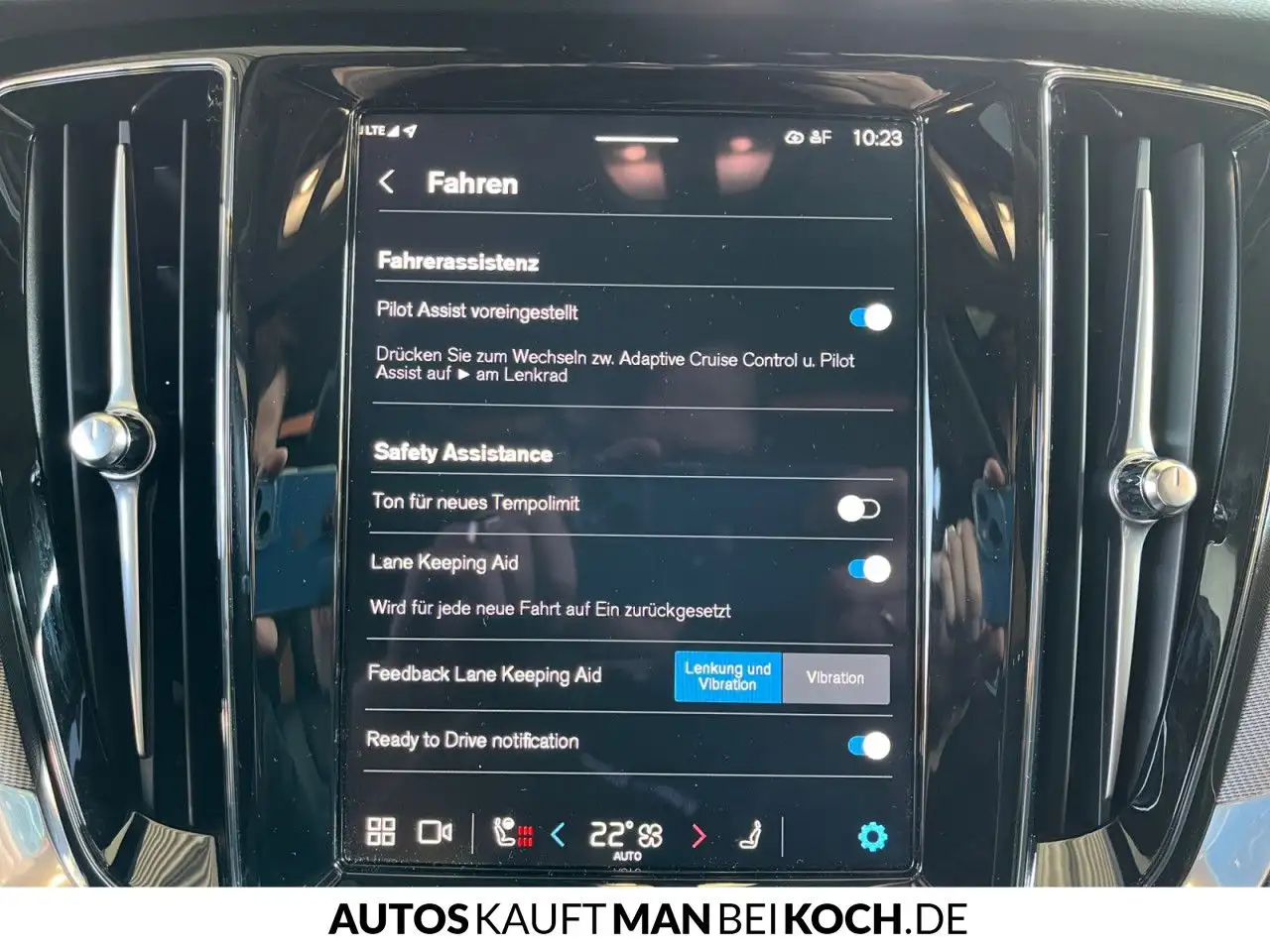 Volvo V60 B4 Benzin Plus Dark ACC BLIS H/K PANO 360° — Galería del vehículo 25