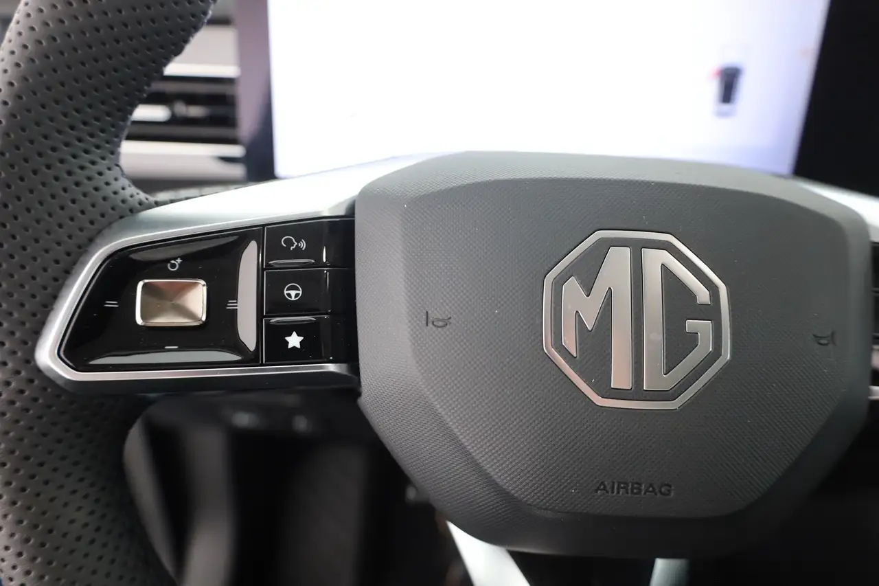 MG HS 1.5 T-GDI Luxury Aut. LED ACC Navi 360° — Vehicle gallery 16