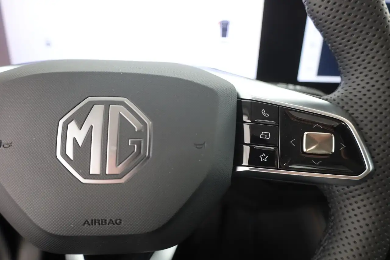 MG HS 1.5 T-GDI Luxury Aut. LED ACC Navi 360° — Vehicle gallery 17