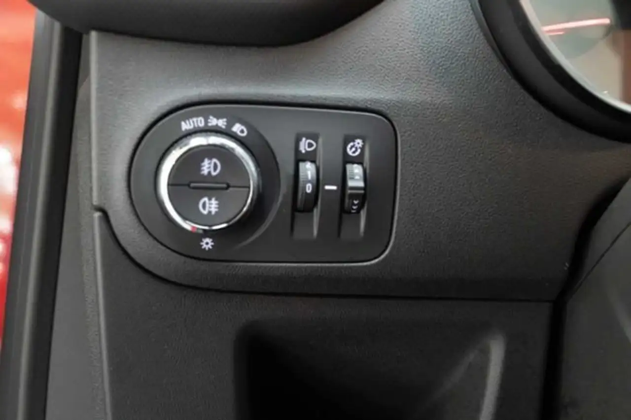 Opel Crossland 1.2 S&S Elegance Pack 110 — معرض صور السيارة 20