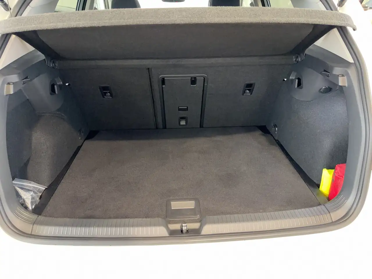 Volkswagen Golf VIII 1.5 eTSI DSG Move Plus-Paket IQ LM17 — Galerie du véhicule 11