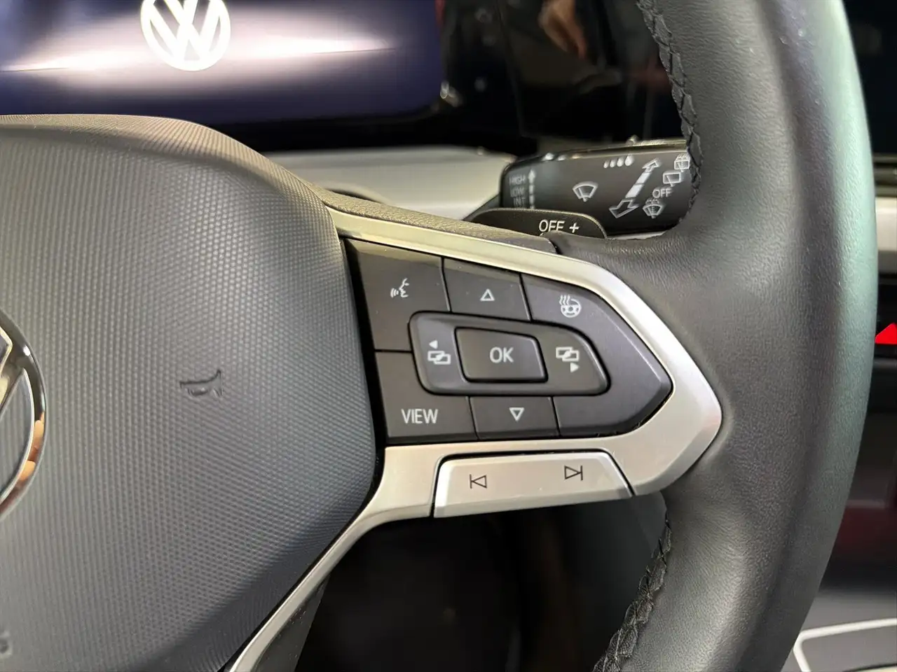 Volkswagen Golf VIII 1.5 eTSI DSG Move Plus-Paket IQ LM17 — Galerie du véhicule 13