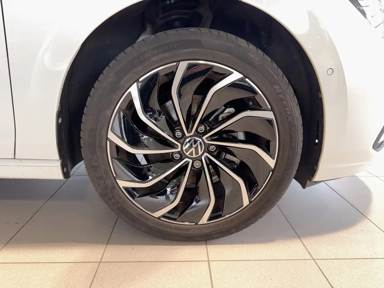 Volkswagen Golf VIII 1.5 eTSI DSG Move Plus-Paket IQ LM17 — Galerie du véhicule 6