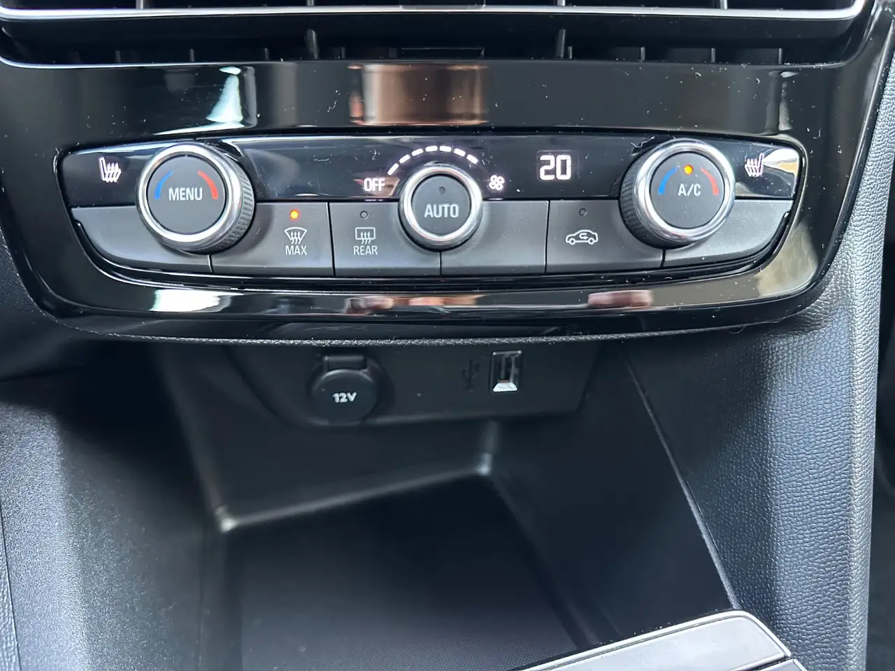 Opel Mokka 1.2 Mild-Hybrid Elegance inkl. Inspektionspaket Bi — معرض صور السيارة 16