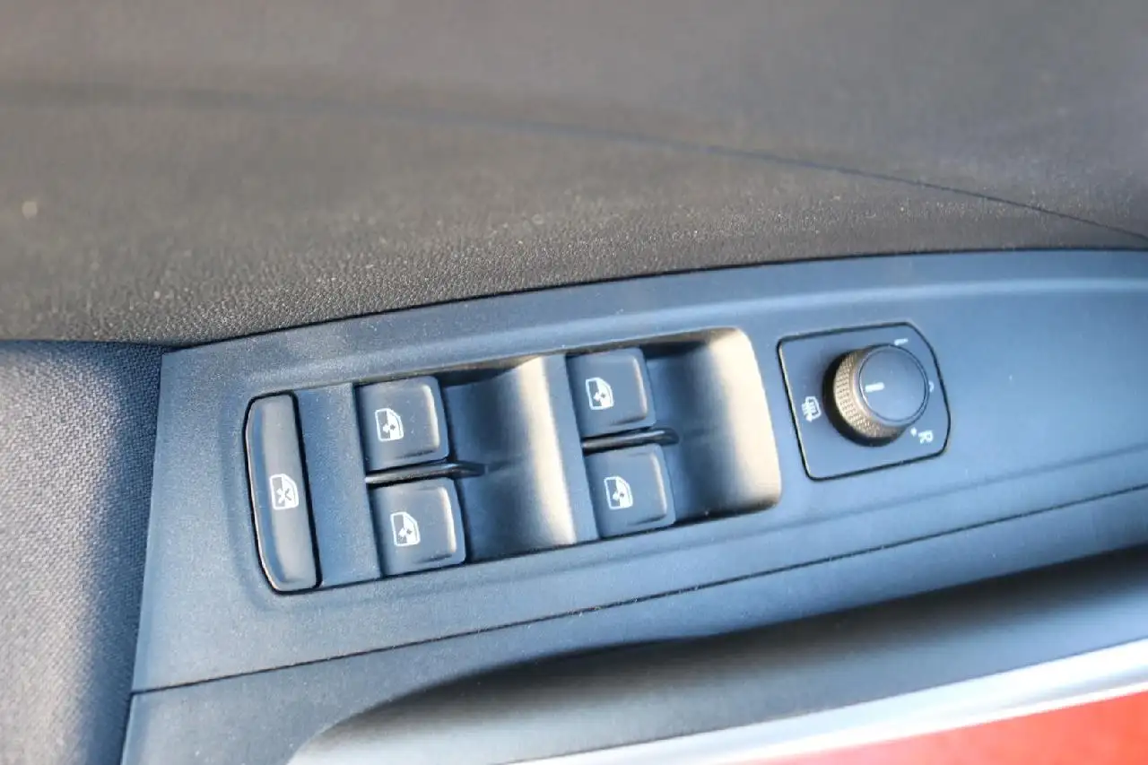 Skoda Fabia KLIMAAUTOMATIK+LED+PDC+ESP+SHZ — Vehicle gallery 10