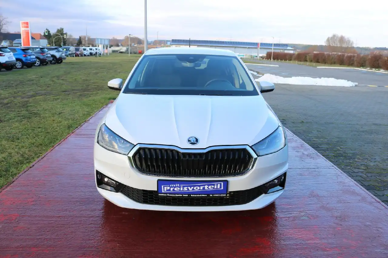 Skoda Fabia KLIMAAUTOMATIK+LED+PDC+ESP+SHZ — Vehicle gallery 2