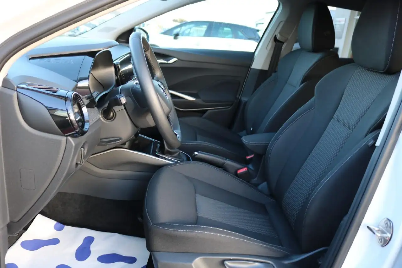 Skoda Fabia KLIMAAUTOMATIK+LED+PDC+ESP+SHZ — Vehicle gallery 4