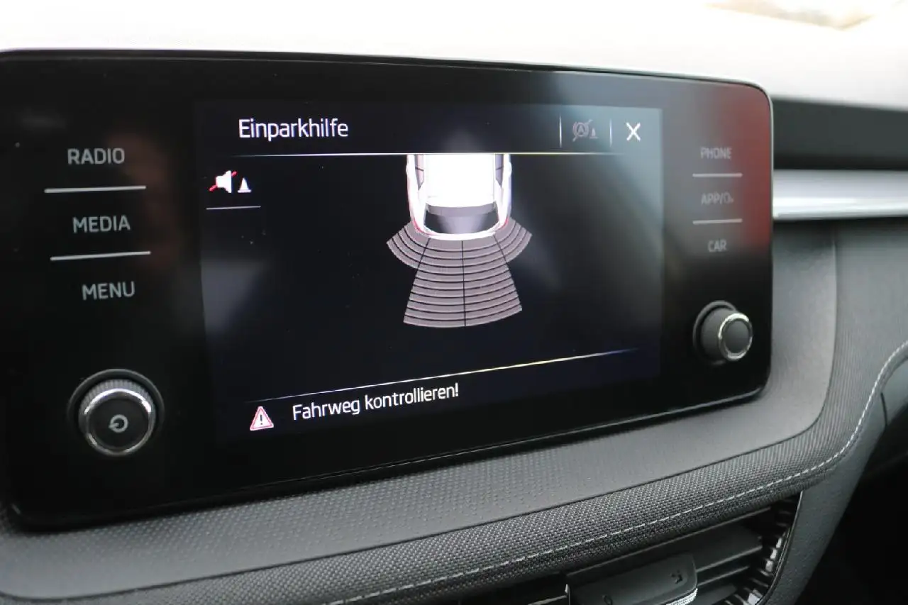 Skoda Fabia KLIMAAUTOMATIK+LED+PDC+ESP+SHZ — Vehicle gallery 8