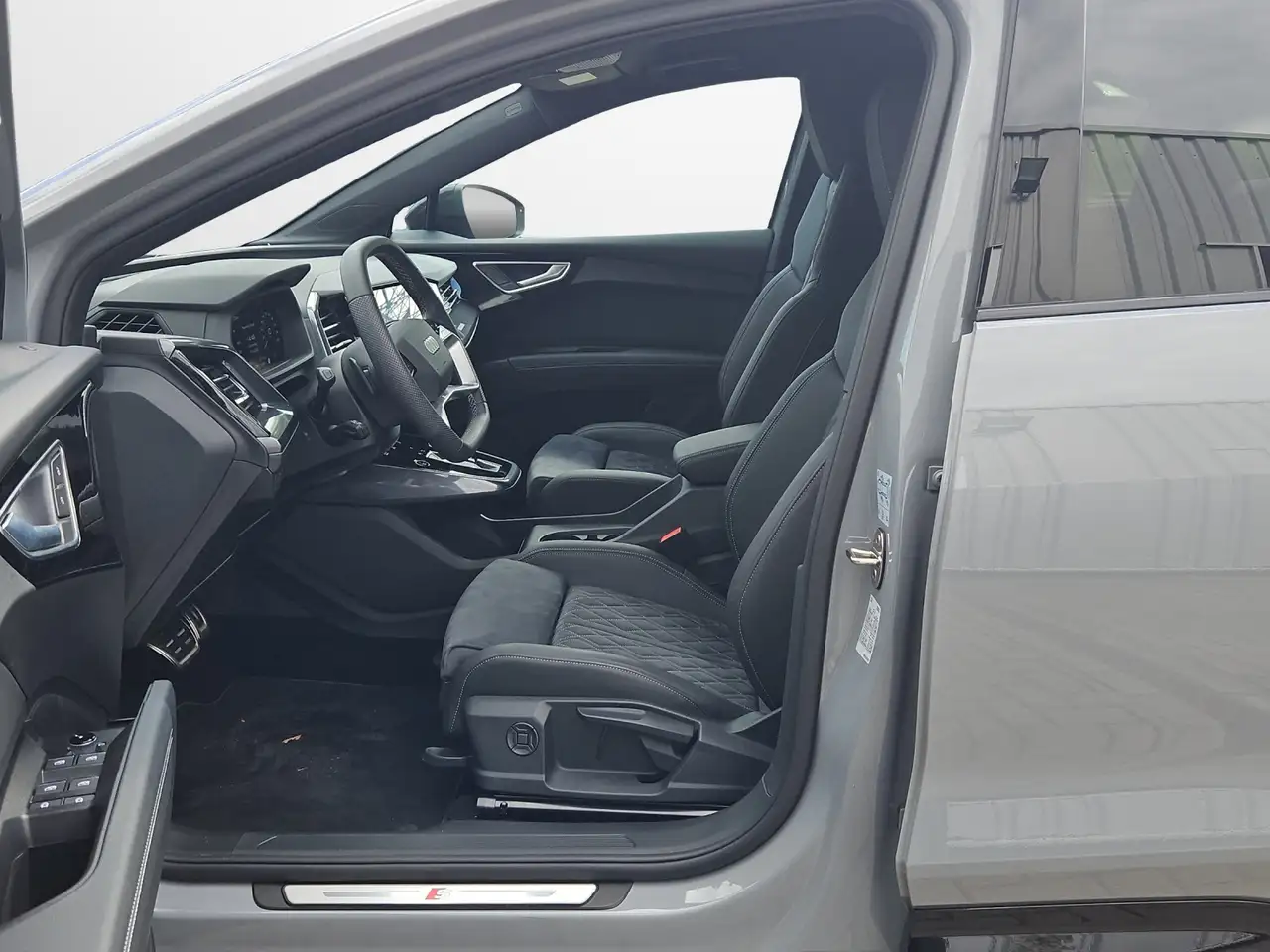 Audi Q4 e-tron 55 quattro Sportback S-line NaviPlus Matrix 21-... — Vehicle gallery 7
