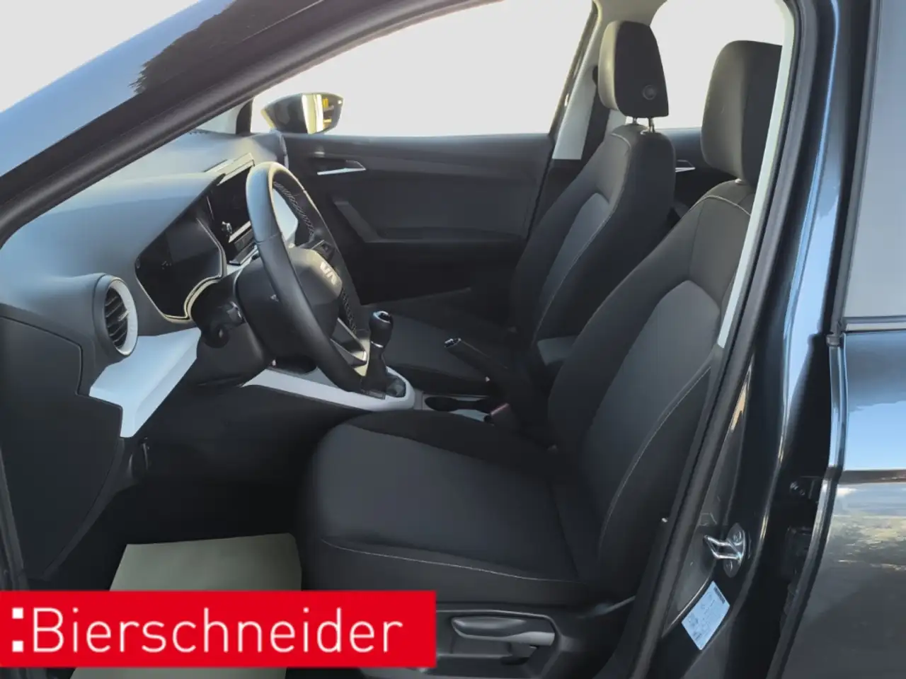 SEAT Arona 1.0 TSI Style LED 17 KAMERA PARK-ASSIST — Galería del vehículo 12