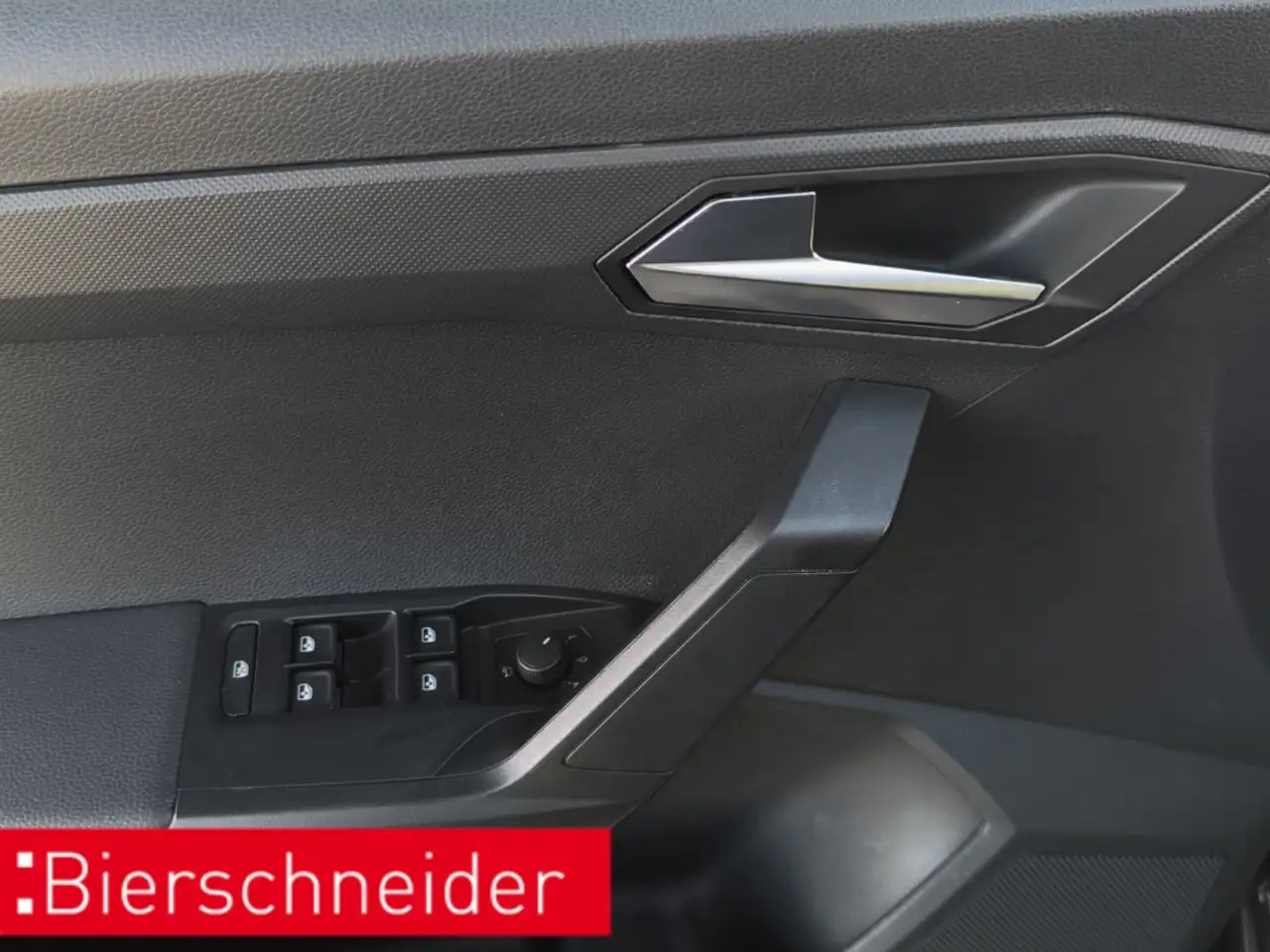 SEAT Arona 1.0 TSI Style LED 17 KAMERA PARK-ASSIST — Galería del vehículo 16