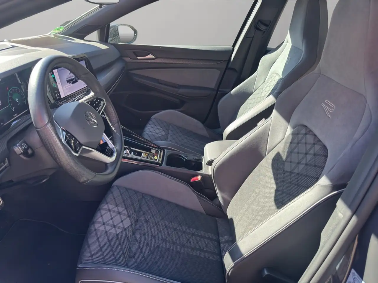 Volkswagen Golf R -Line 2.0 TSI DSG Navi LED ACC — معرض صور السيارة 11