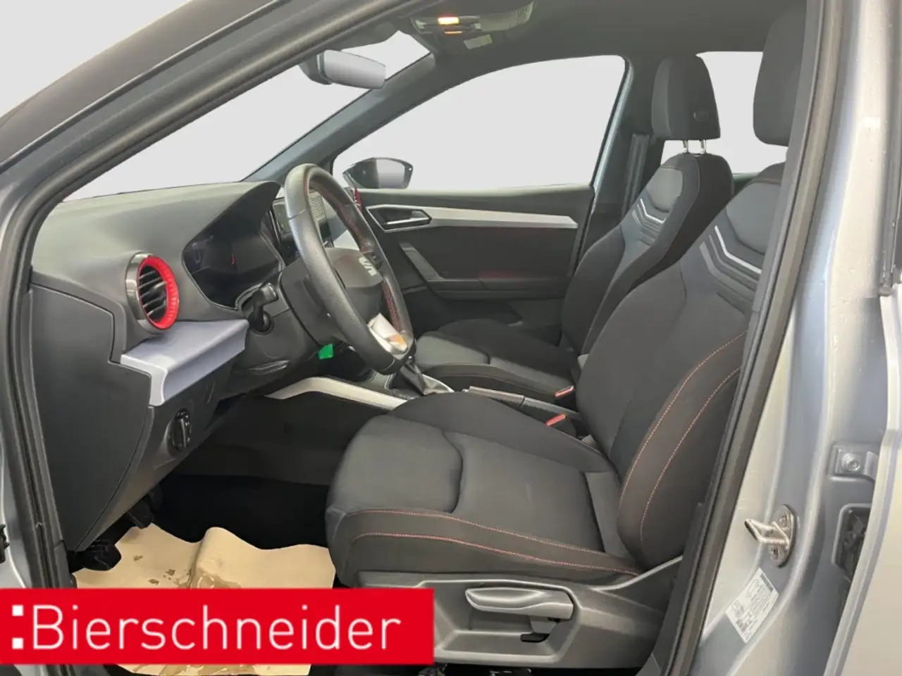 SEAT Arona 1.0 TSI FR AHK NAVI DAB SHZ PDC — Galerie du véhicule 13