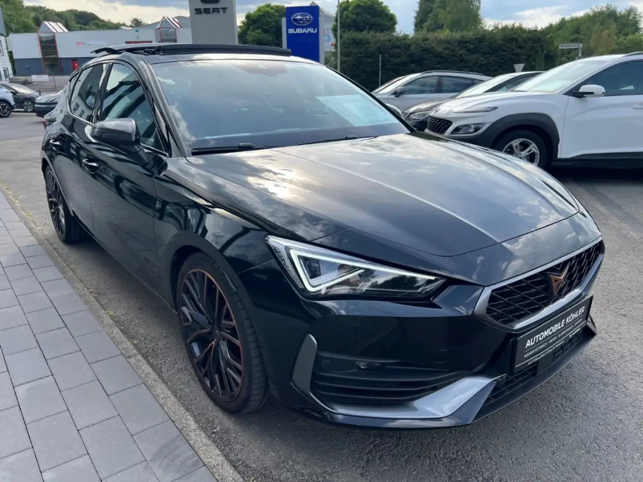 CUPRA Leon VZ 2.0 TSI DSG AHK, Pano, Carbon, Matrix — Vehicle gallery 3