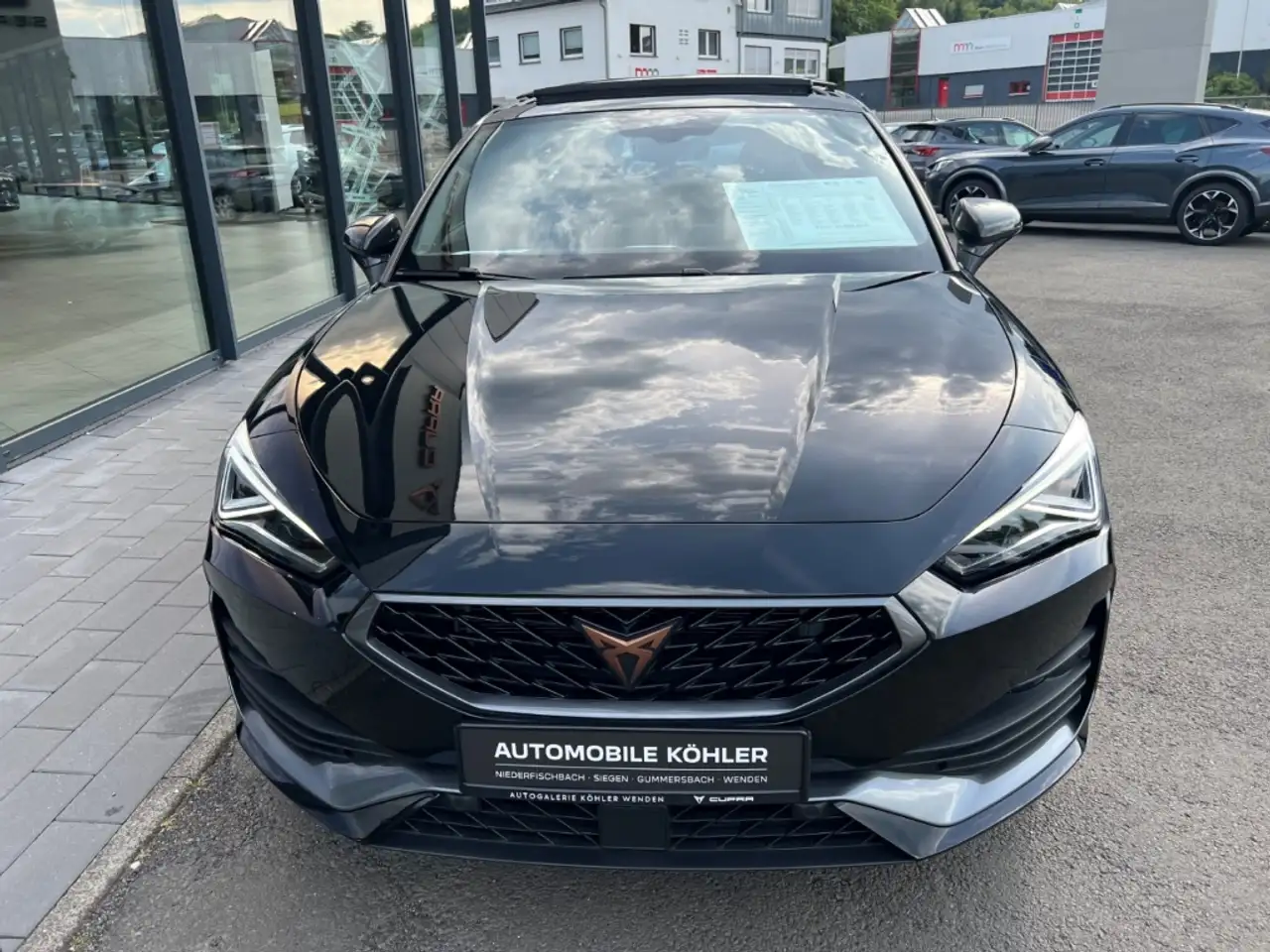 CUPRA Leon VZ 2.0 TSI DSG AHK, Pano, Carbon, Matrix — Vehicle gallery 2