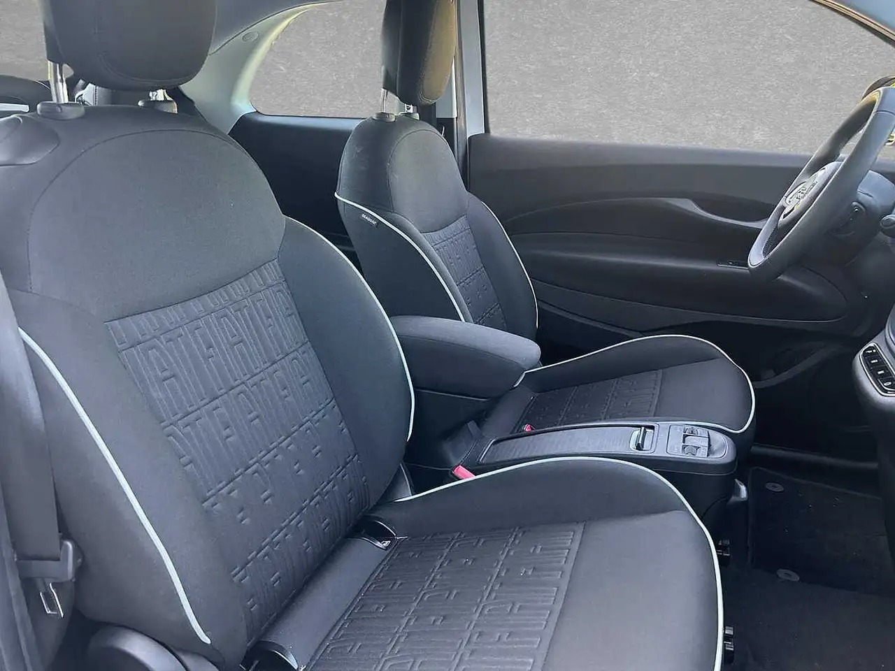 Fiat 500e 42kWh Cabrio — Galería del vehículo 6