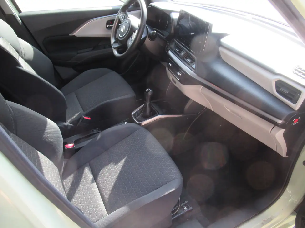 Suzuki Swift Swift 1.2 Dualjet Hybrid M/T Comfort+ / TOP — Galerie du véhicule 11