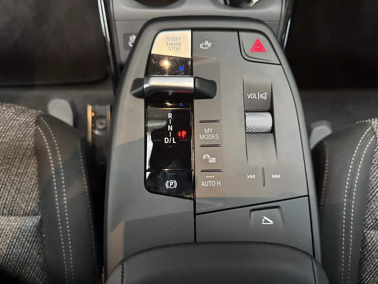 BMW 216 i Active Tourer*Navi*DAB*AHK*Adapt.LED*Driving+Par — Galería del vehículo 23