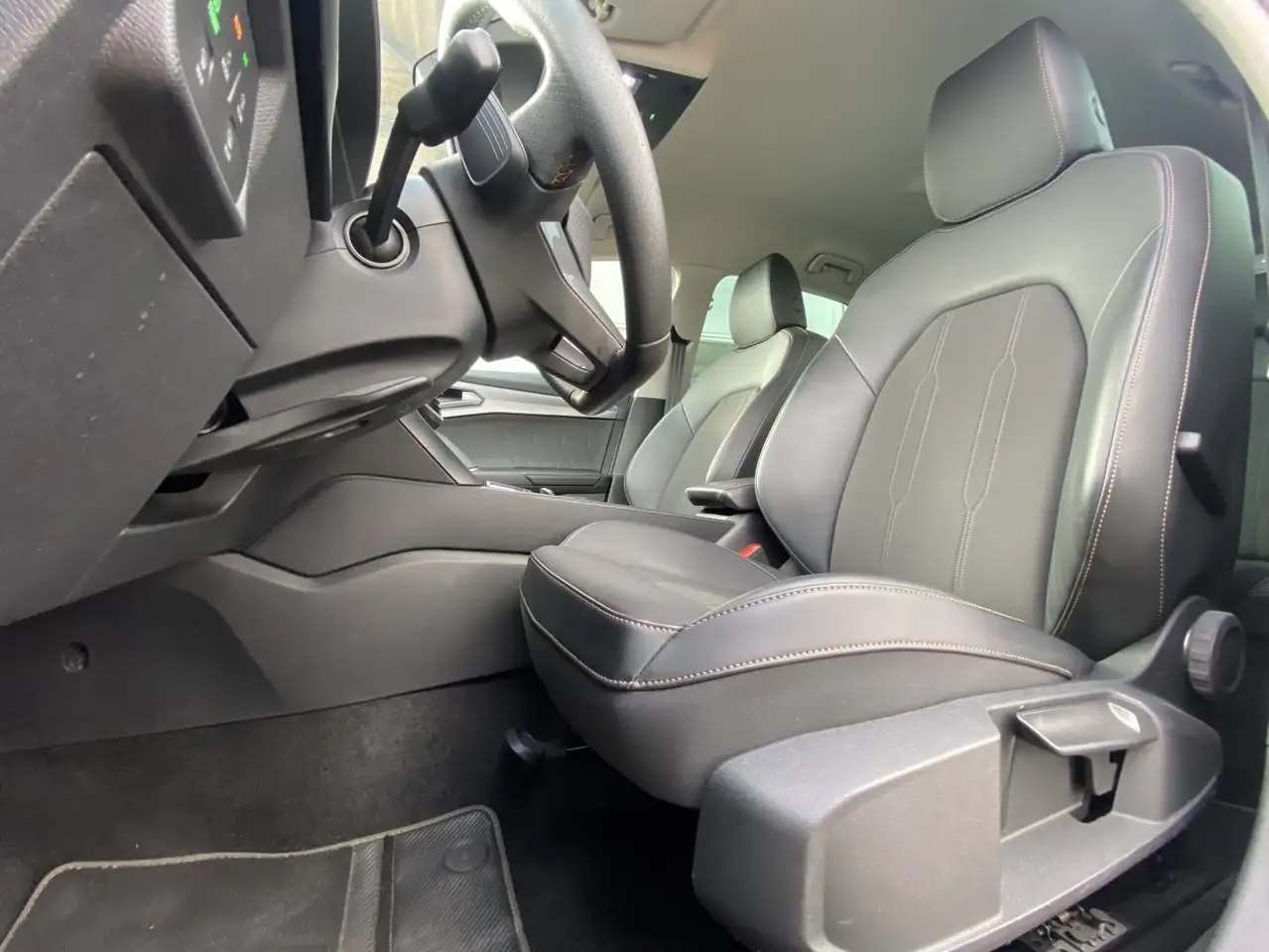CUPRA Formentor 1.5 TSI DSG EL.HECK+VIRTUAL-COCKPIT+NA — Galerie du véhicule 9