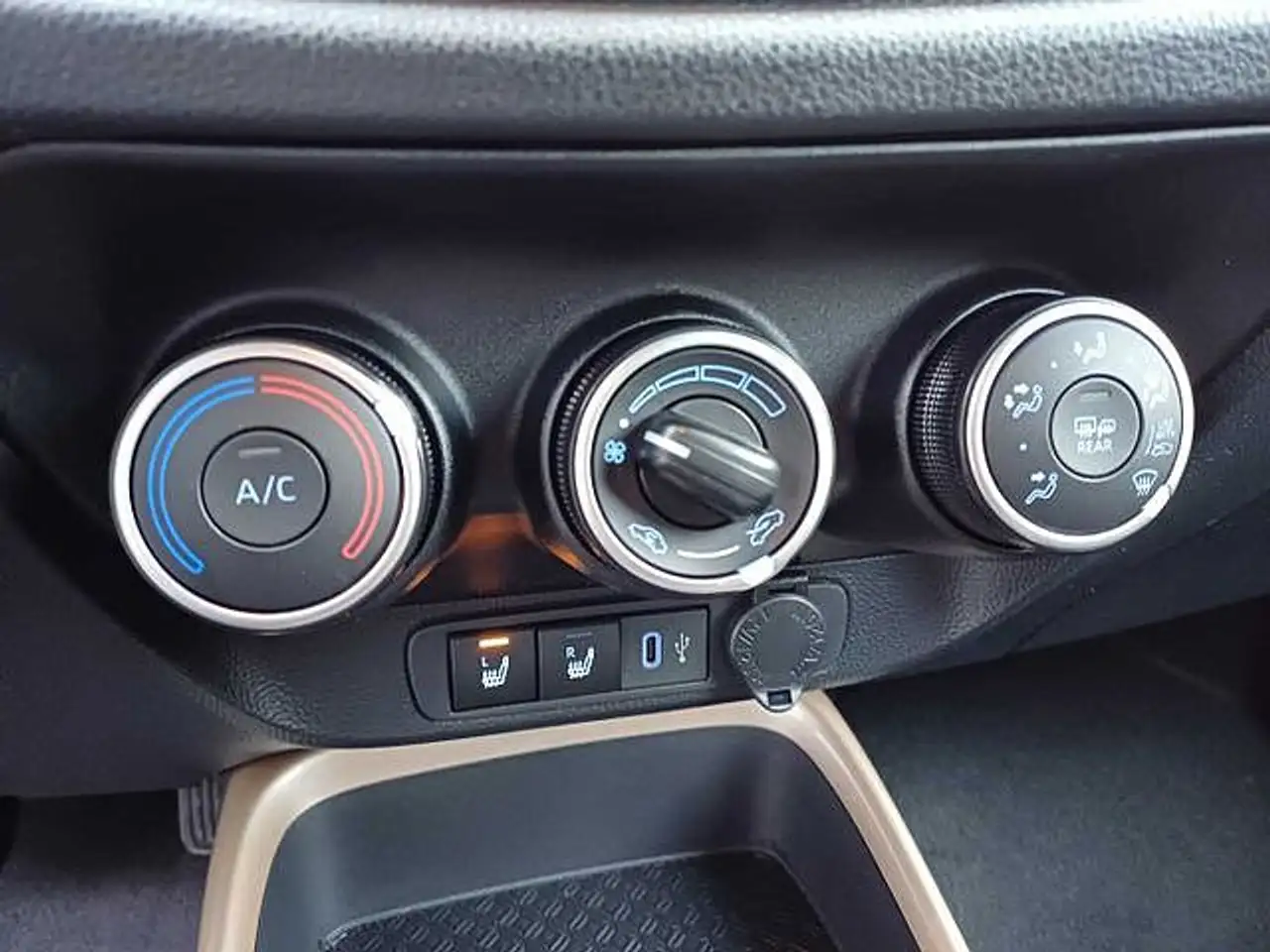 Toyota Aygo X Team Deutschland - Automatik - Navi, LED — معرض صور السيارة 15