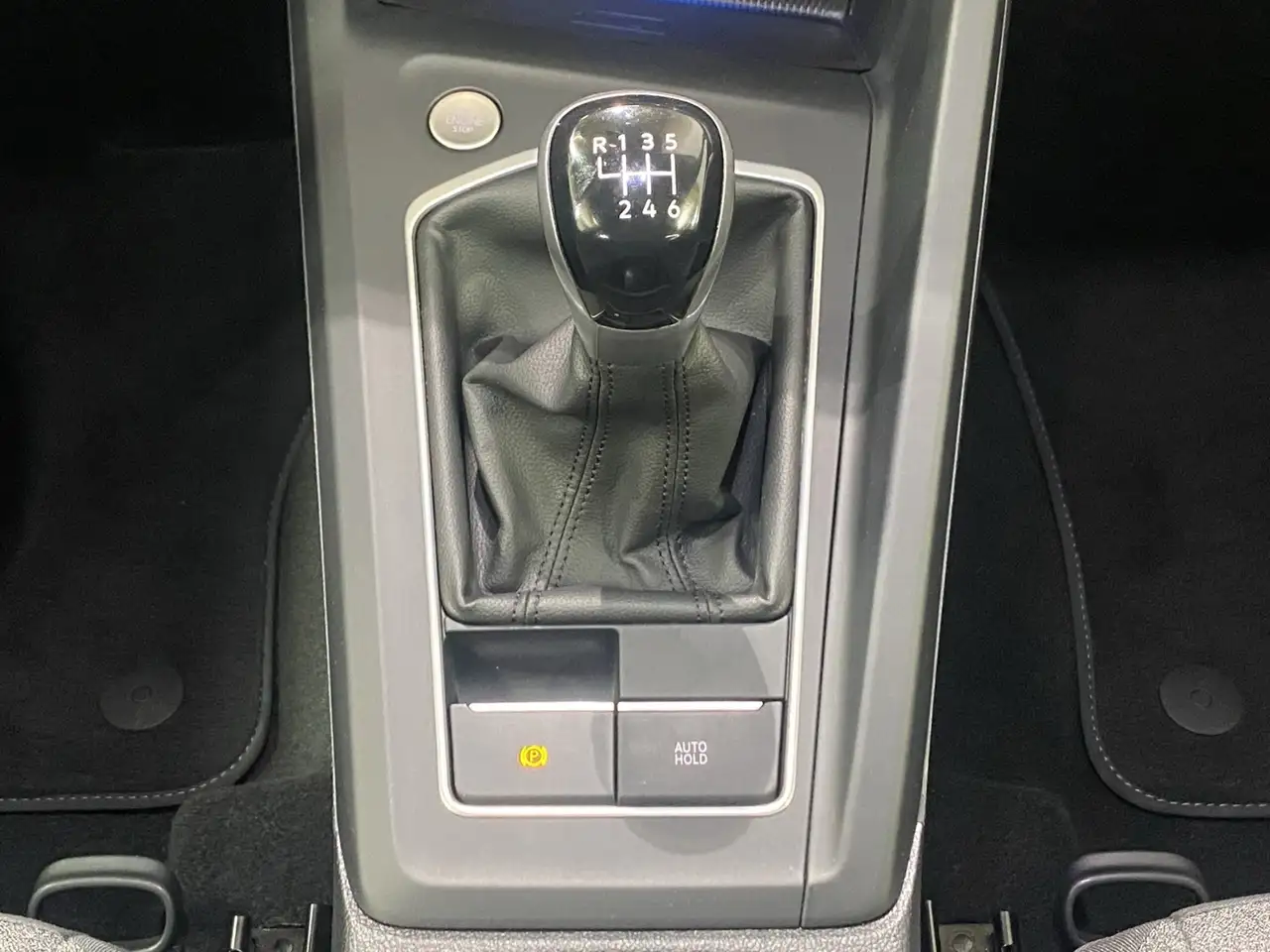 Volkswagen Golf VIII 1.5 TSI Move / Navi LED RFK — Vehicle gallery 8