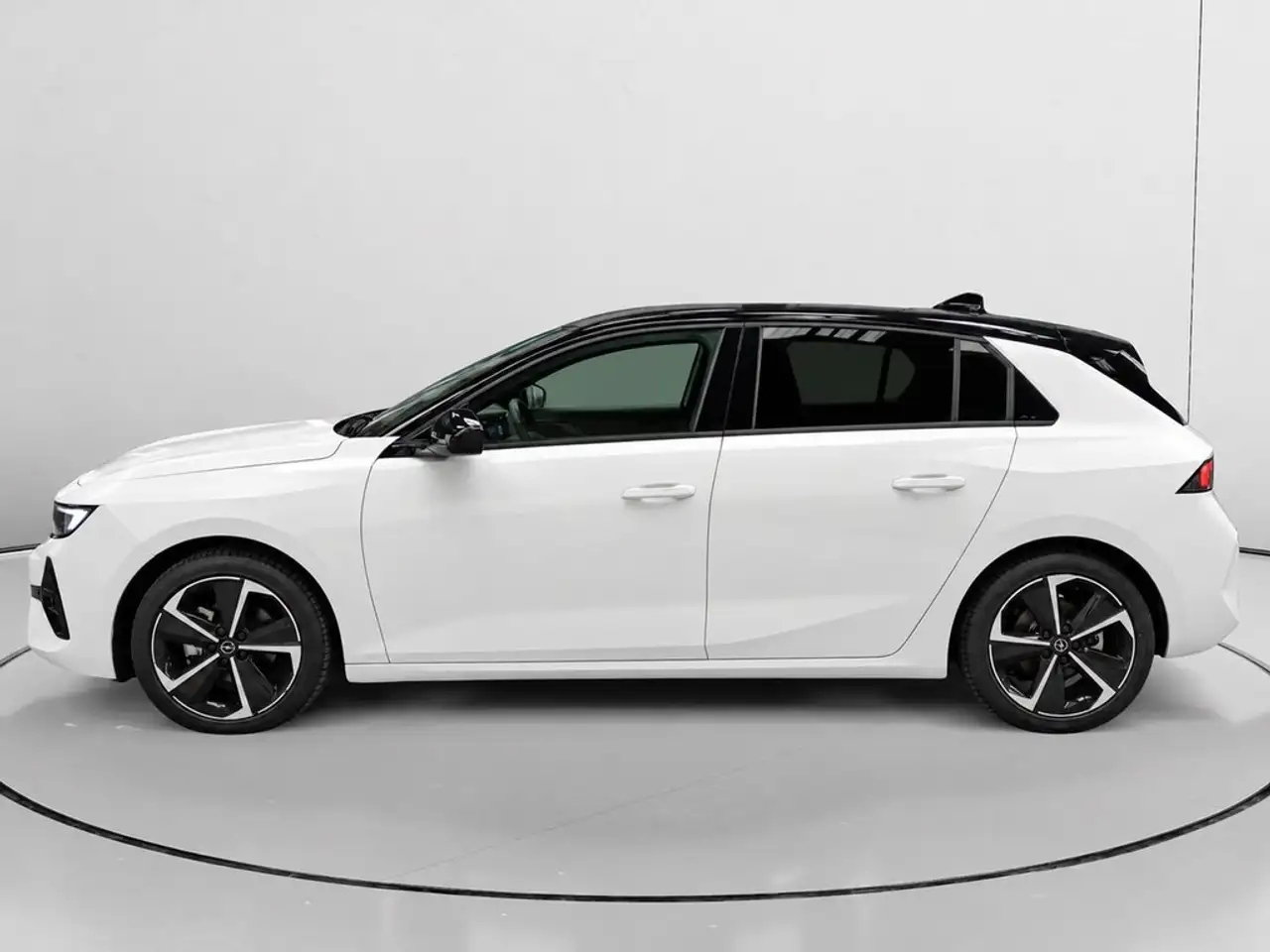 Opel Astra 1.2T XHT S/S GS 130 — Vehicle gallery 6