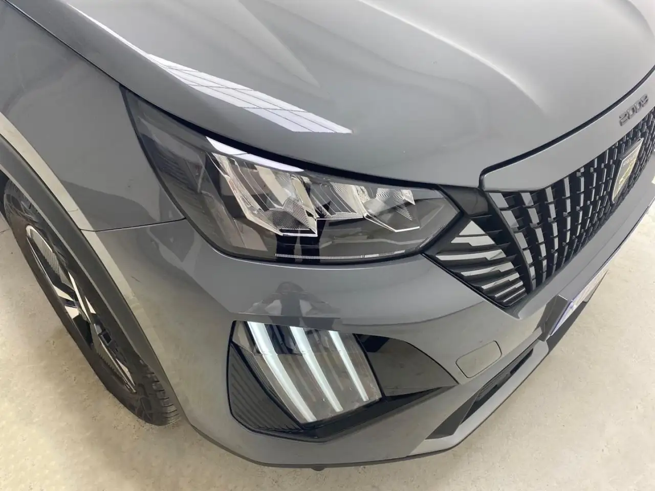 Peugeot 2008 1.2 PureTech S&S Allure EAT8 130 — Vehicle gallery 16