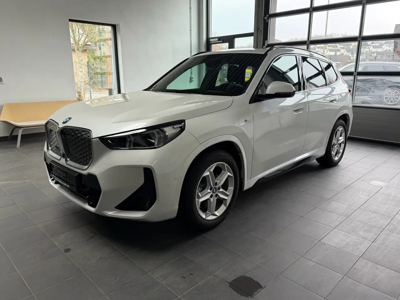 BMW iX1 30 xDrive M Sport Leder Vernasca Komplettausstattung — Freudenberg-Alchen
