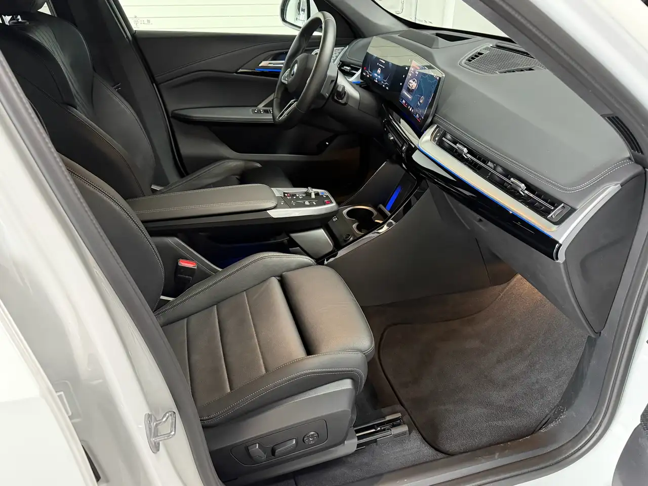 BMW iX1 30 xDrive M Sport Leder Vernasca Komplettausstattung — Galerie du véhicule 10
