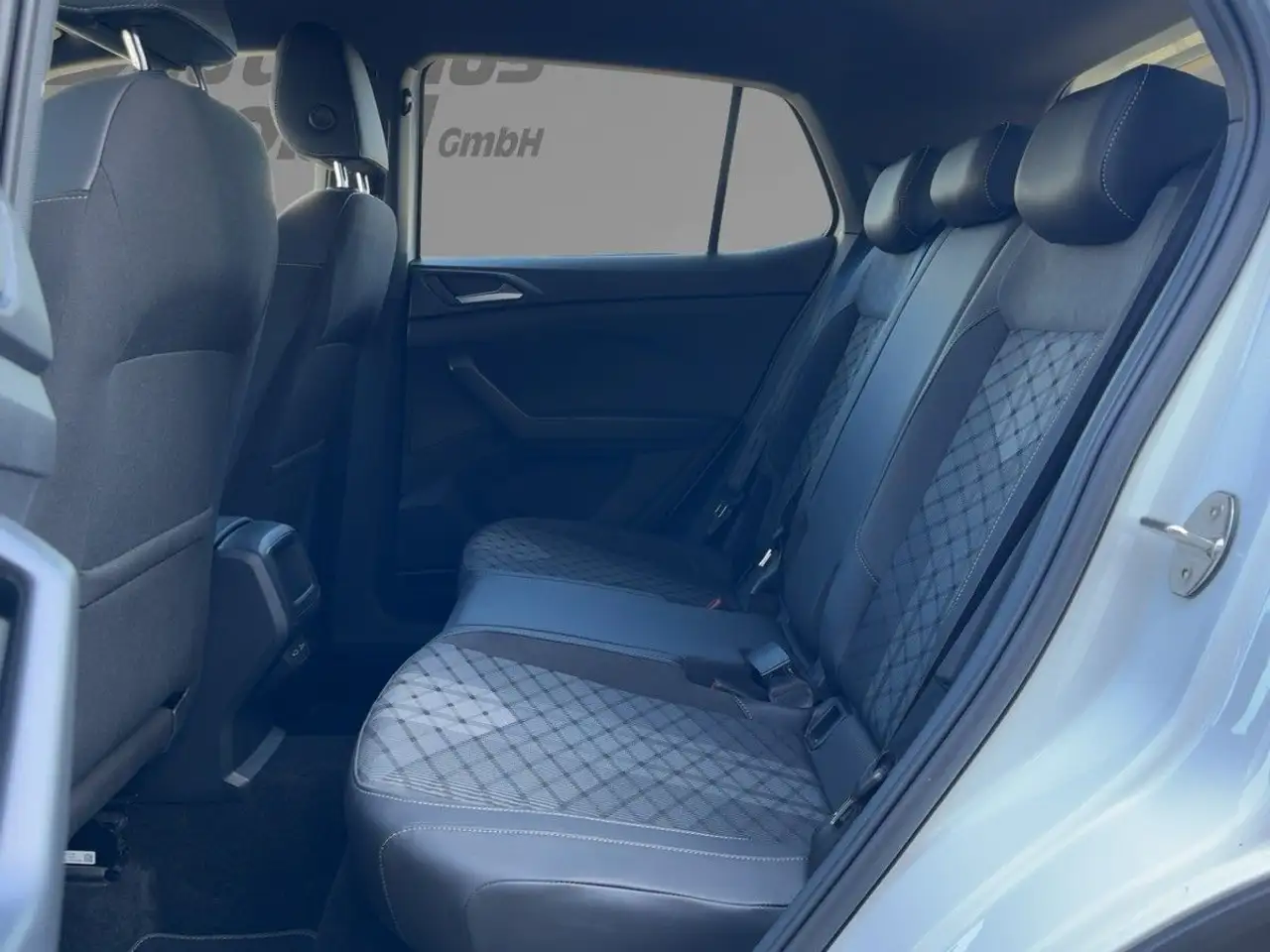 Volkswagen T-Cross 1.5 TSI DSG R-Line ACC Navi LED-Matrix K — Vehicle gallery 10