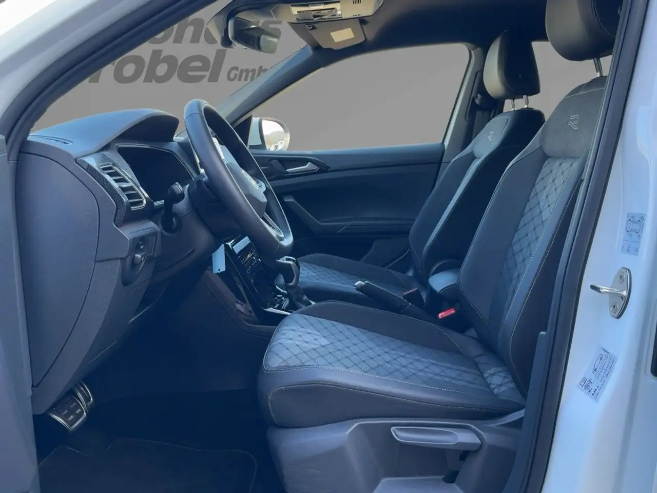 Volkswagen T-Cross 1.5 TSI DSG R-Line ACC Navi LED-Matrix K — Vehicle gallery 9