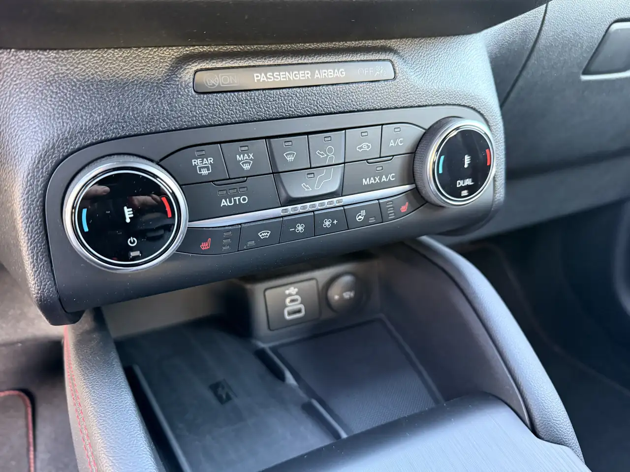 Ford Kuga Kuga Plug-in Hybrid 2.5 Duratec PHEV ST-LINE — Vehicle gallery 7