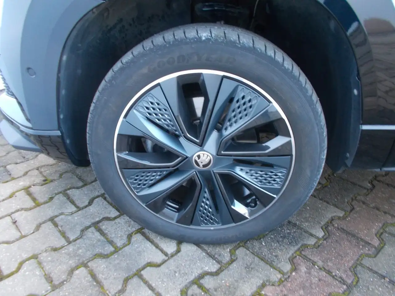 Skoda Karoq 1.5 TSI Sportline * DSG * Navi *AHK *360° — Galerie du véhicule 26