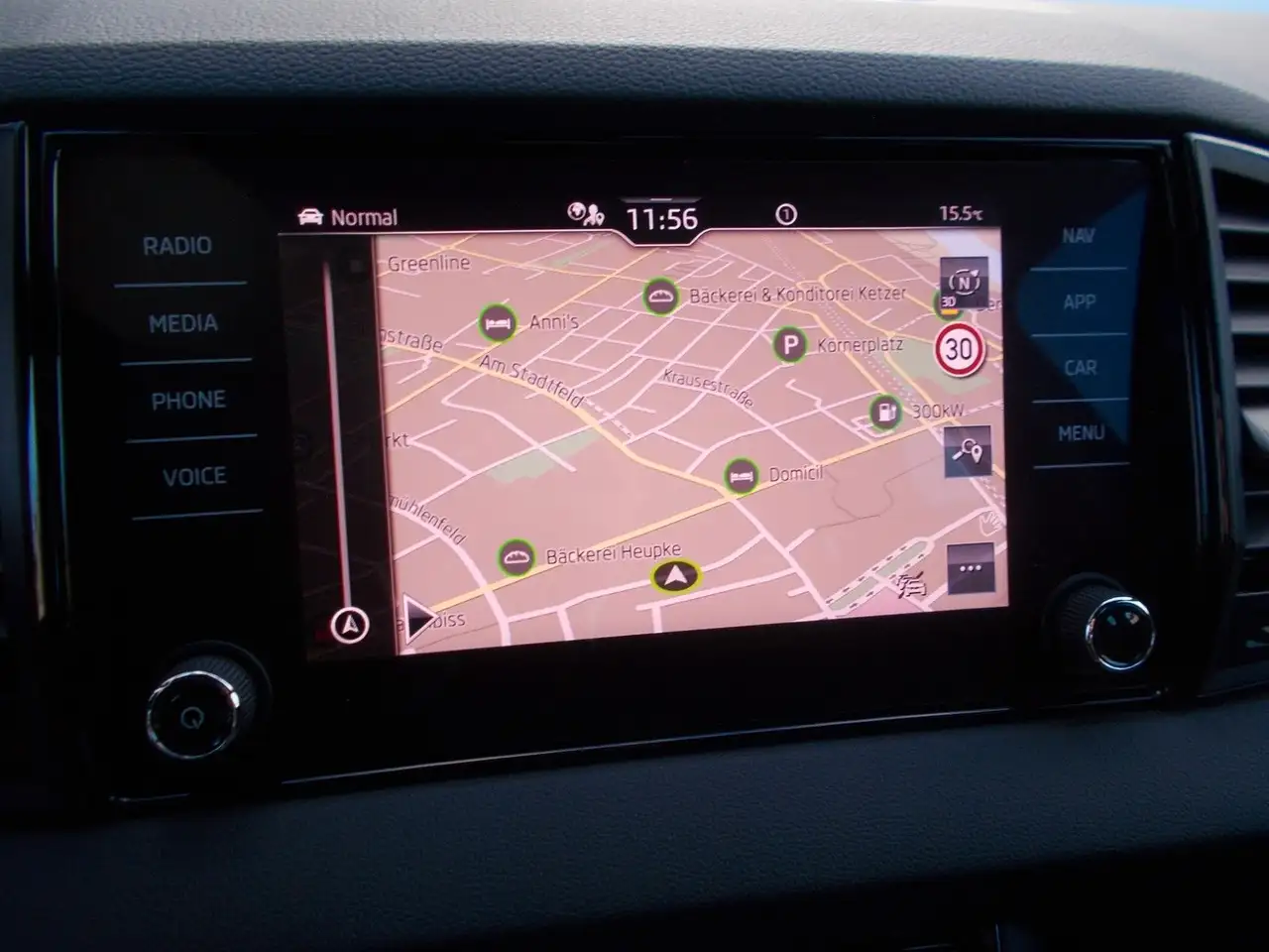 Skoda Karoq 1.5 TSI Sportline * DSG * Navi *AHK *360° — Galerie du véhicule 16