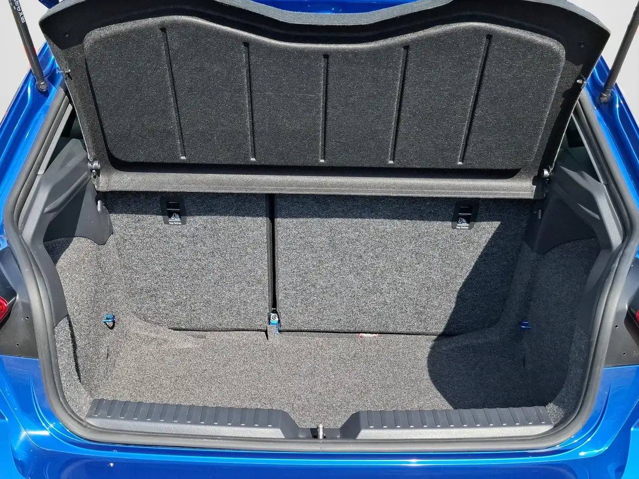 SEAT Ibiza 1.0 TSI FR Pro Black Edition DSG / PANORAMA / NAVI — Galería del vehículo 16