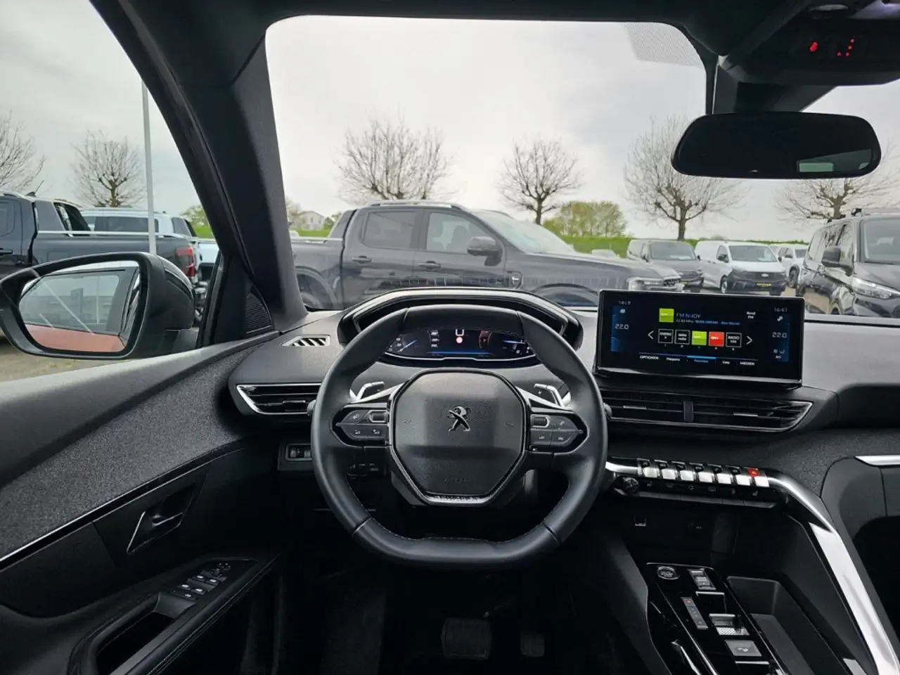 Peugeot 5008 Allure Pack Navi Digitales Cockpit LED 2-Zonen-Kli — معرض صور السيارة 14