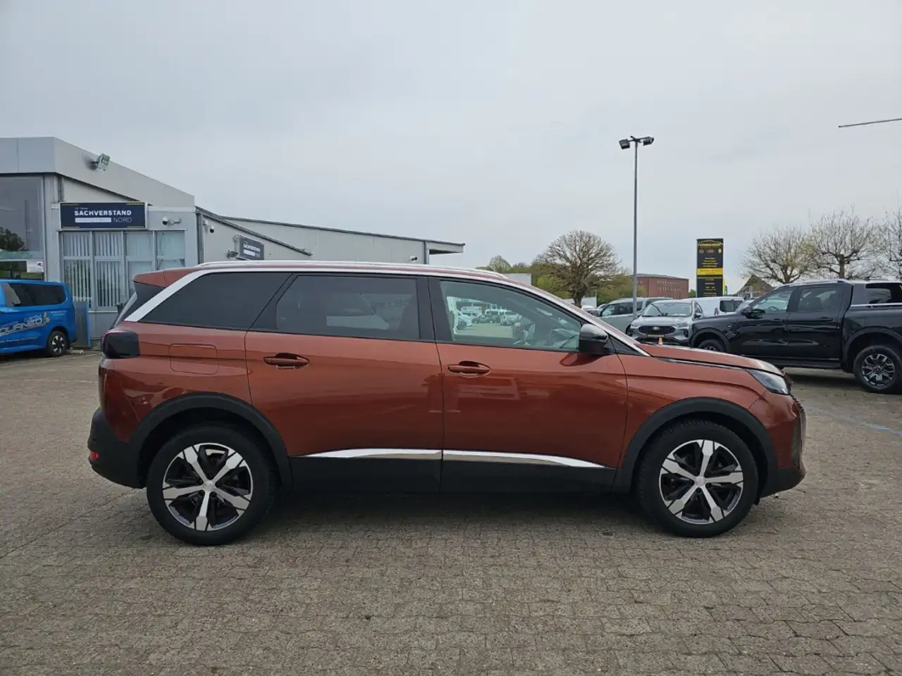 Peugeot 5008 Allure Pack Navi Digitales Cockpit LED 2-Zonen-Kli — معرض صور السيارة 6