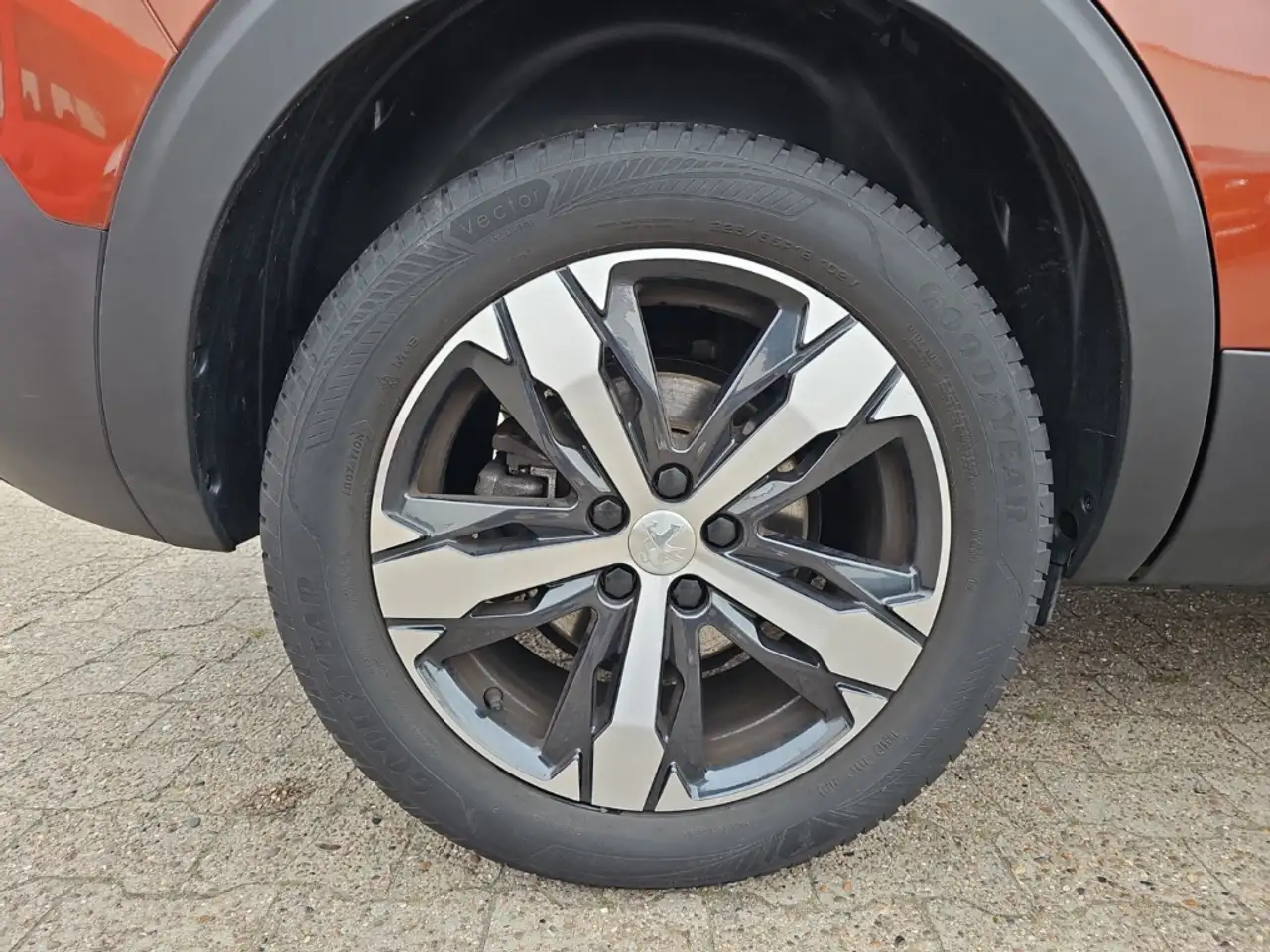 Peugeot 5008 Allure Pack Navi Digitales Cockpit LED 2-Zonen-Kli — معرض صور السيارة 17