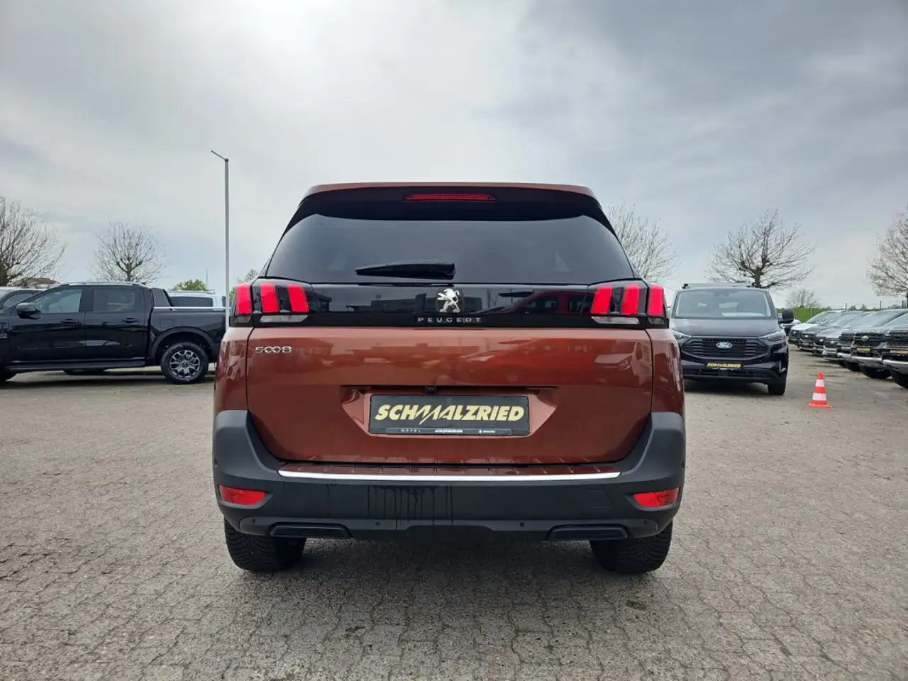 Peugeot 5008 Allure Pack Navi Digitales Cockpit LED 2-Zonen-Kli — معرض صور السيارة 4