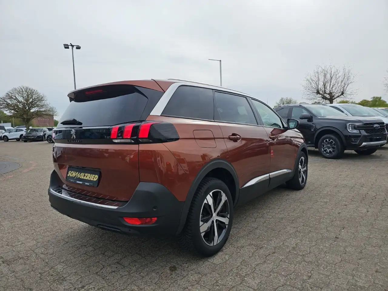 Peugeot 5008 Allure Pack Navi Digitales Cockpit LED 2-Zonen-Kli — معرض صور السيارة 5