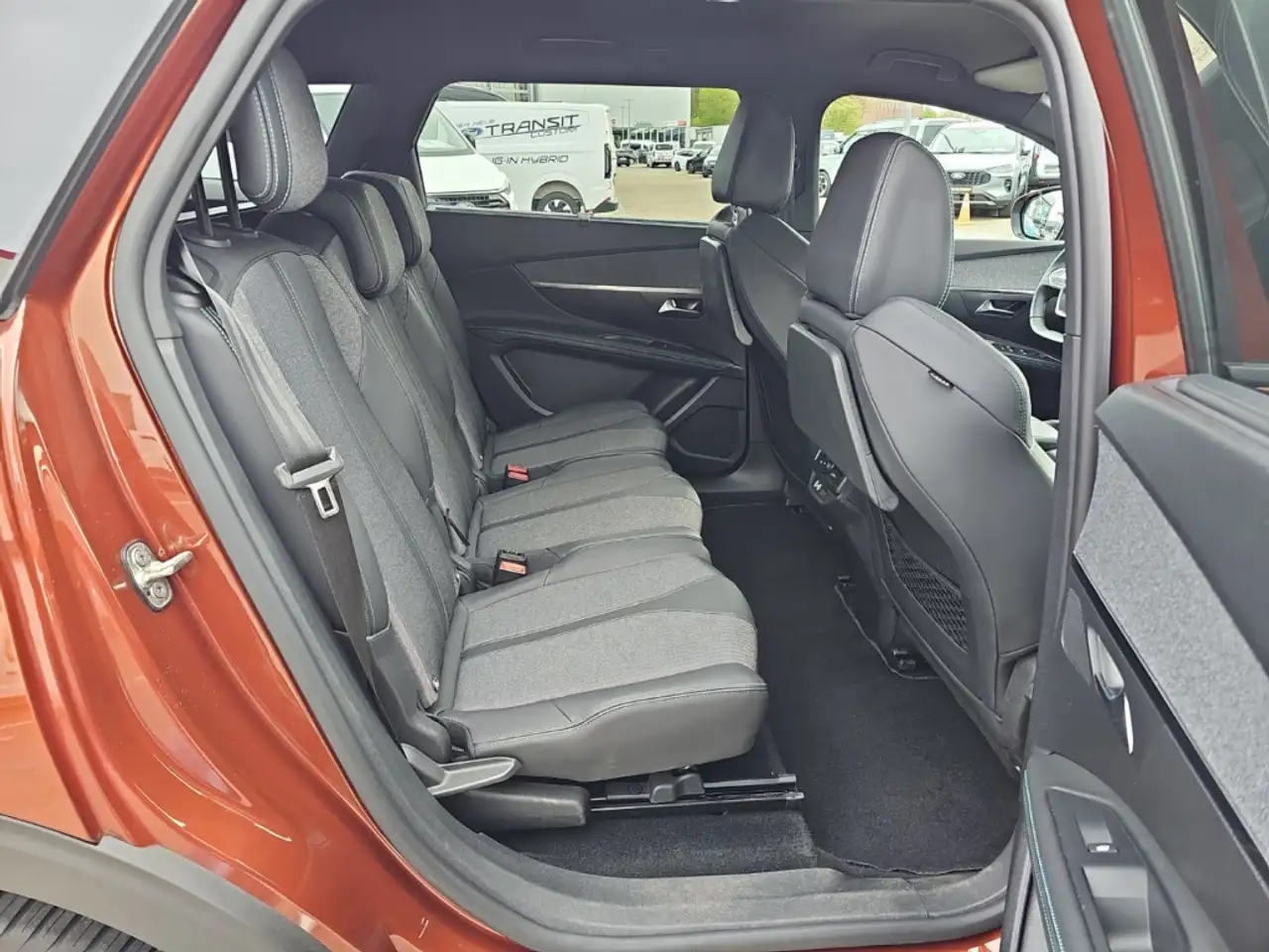 Peugeot 5008 Allure Pack Navi Digitales Cockpit LED 2-Zonen-Kli — معرض صور السيارة 10
