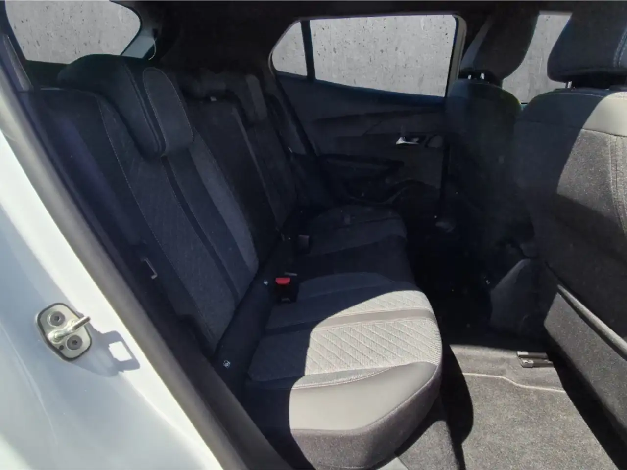 Peugeot 2008 Allure PT 130 EAT8 LED GripControl SHZ PDC R-Kamer — معرض صور السيارة 14