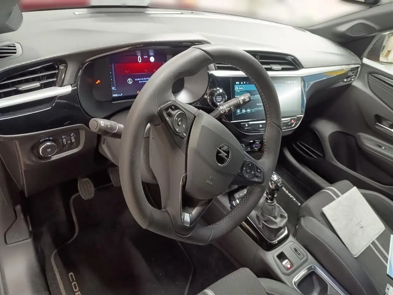 Opel Corsa 1.2T GS - Navi, Sitzhzg, Klimaautomatik — معرض صور السيارة 9