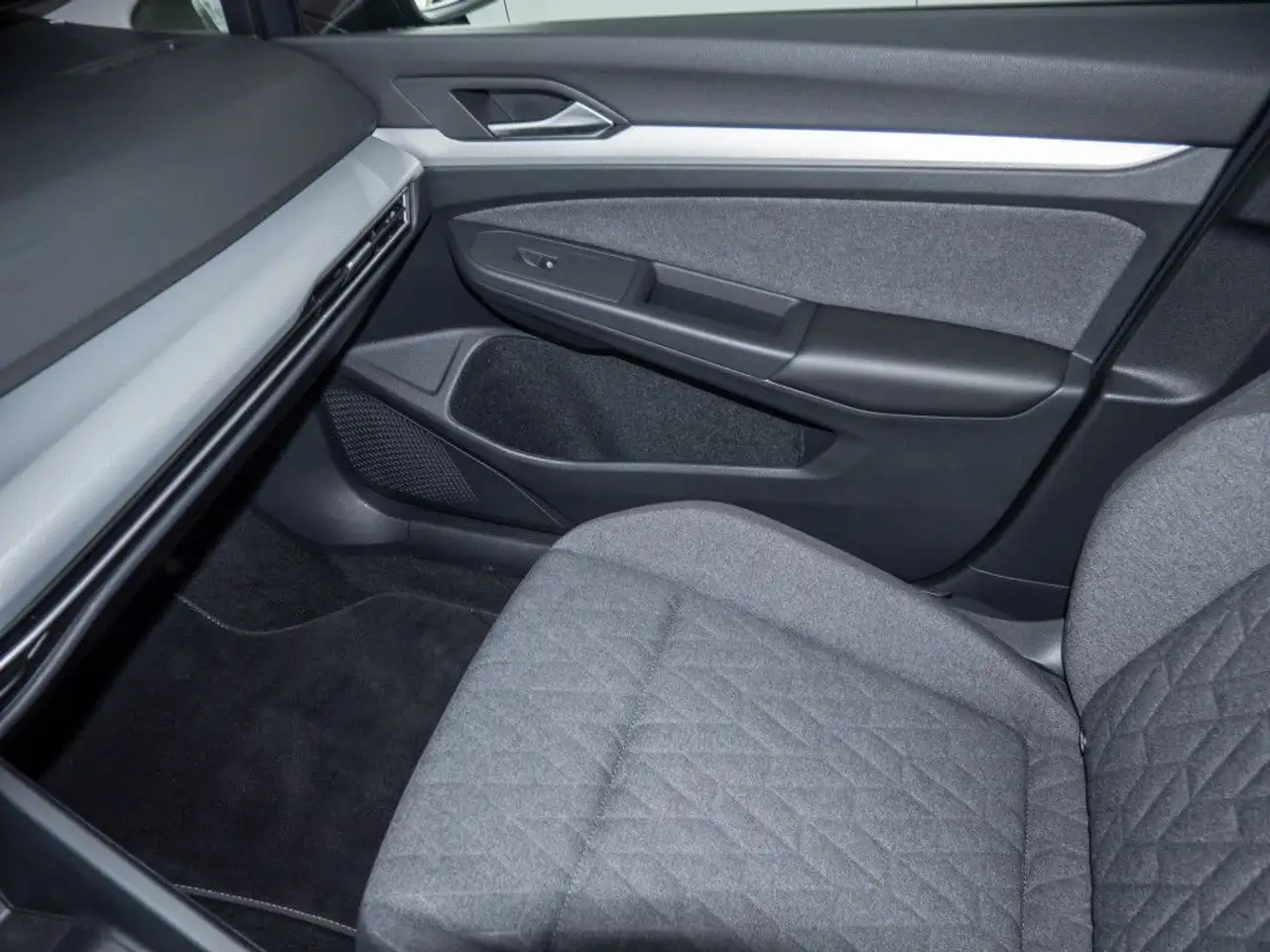Volkswagen Golf VIII 1.0 TSI Move LED APP Keyless Sitzhzg. — Vehicle gallery 15