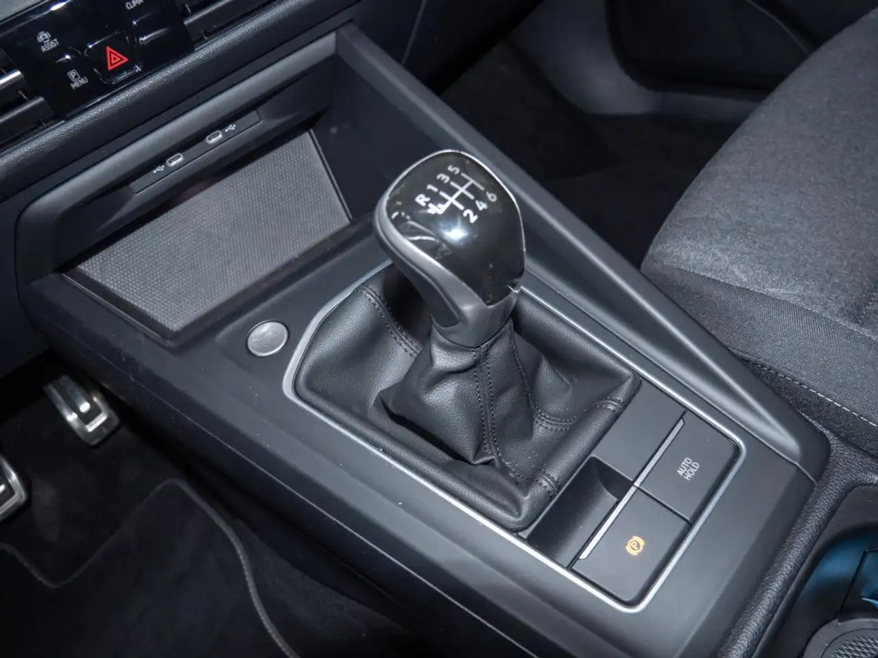 Volkswagen Golf VIII 1.0 TSI Move LED APP Keyless Sitzhzg. — Vehicle gallery 14